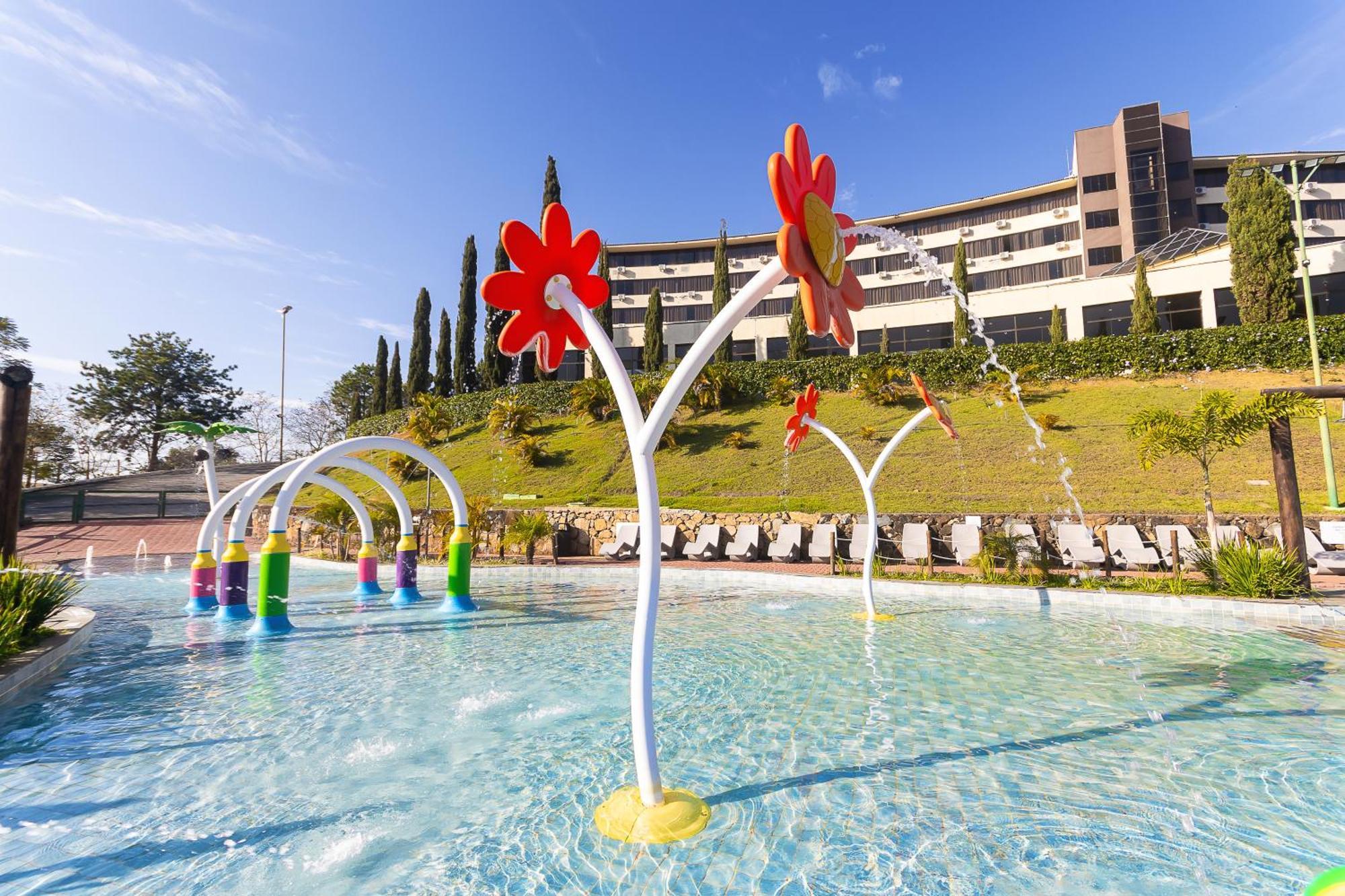 Hotel Golden Park All Inclusive Pocos De Caldas By Nacional Inn Exterior photo The children's pool at the hotel