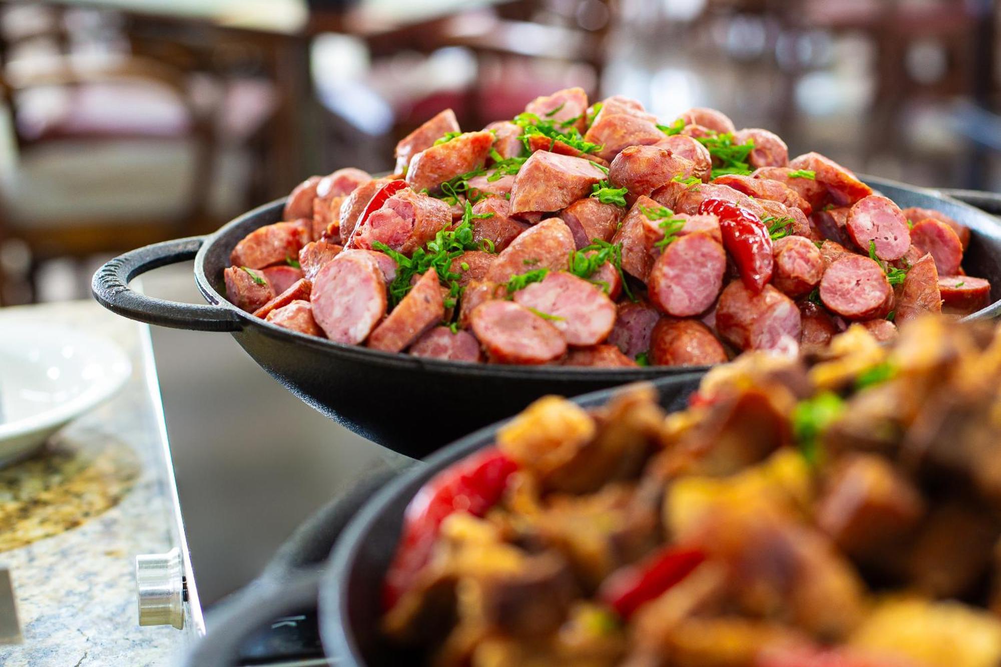 Hotel Golden Park All Inclusive Pocos De Caldas By Nacional Inn Exterior photo Kielbasa prepared in a skillet