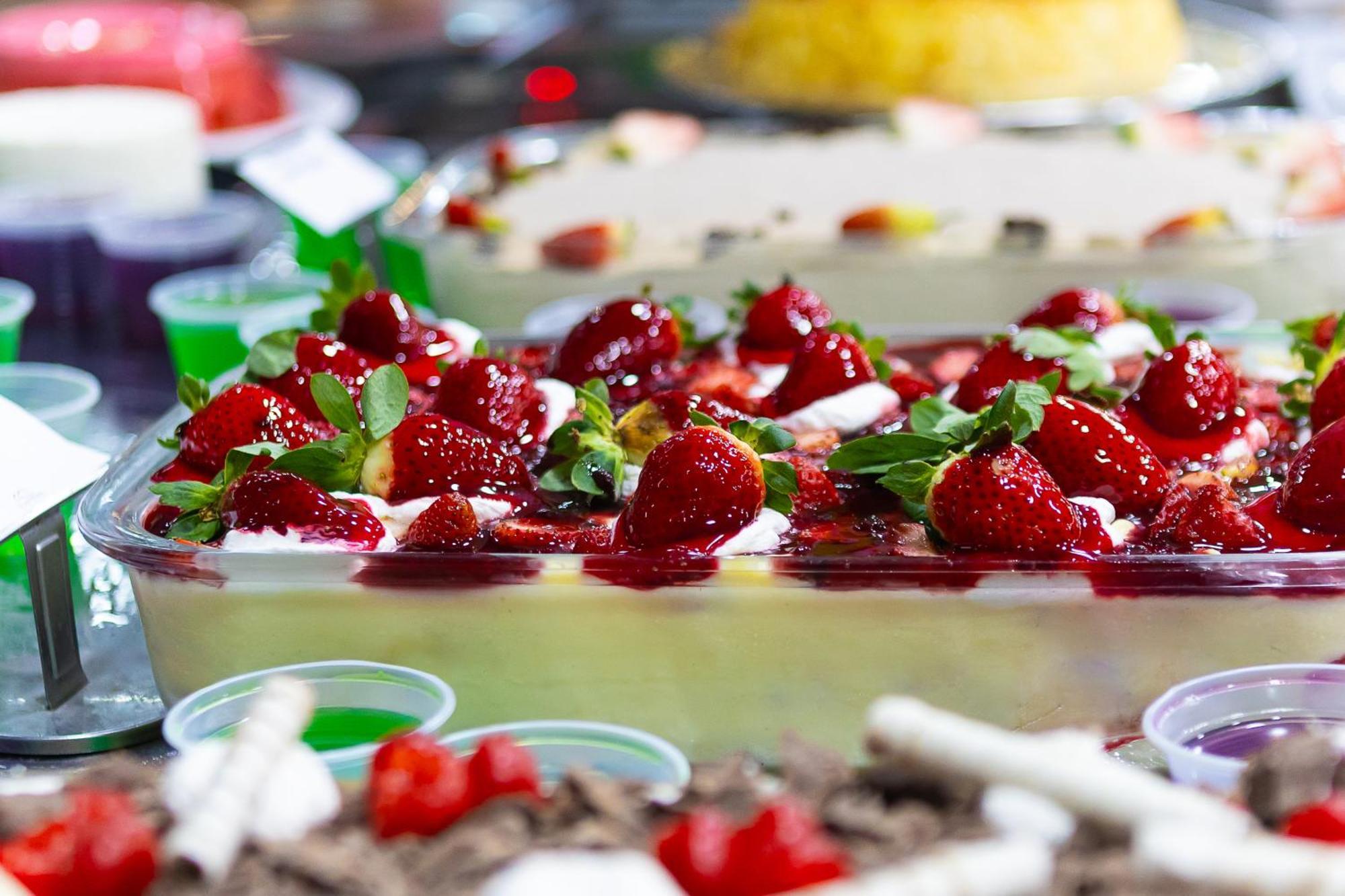 Hotel Golden Park All Inclusive Pocos De Caldas By Nacional Inn Exterior photo A strawberry parfait